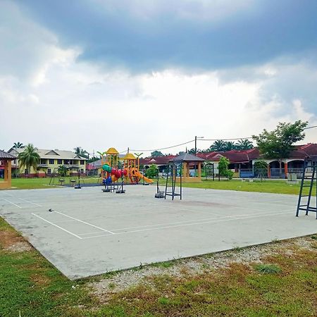 Homestay Melewar Parit Raja Εξωτερικό φωτογραφία